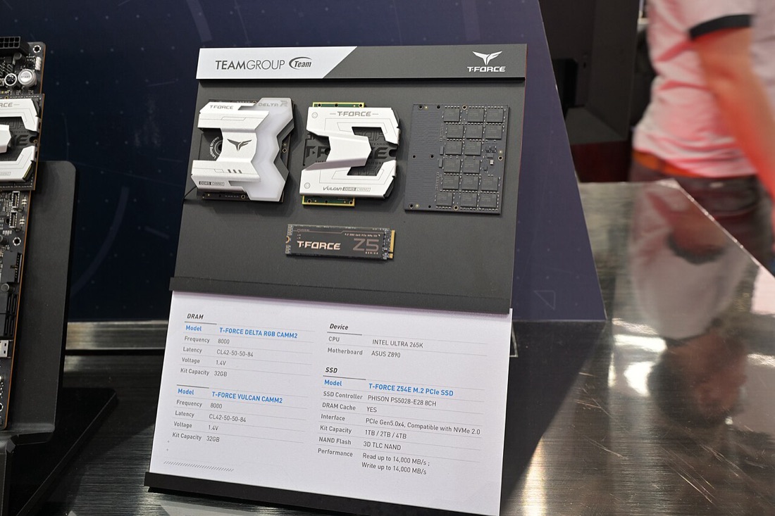 CAMM2-geheugenmodules naast een SSD