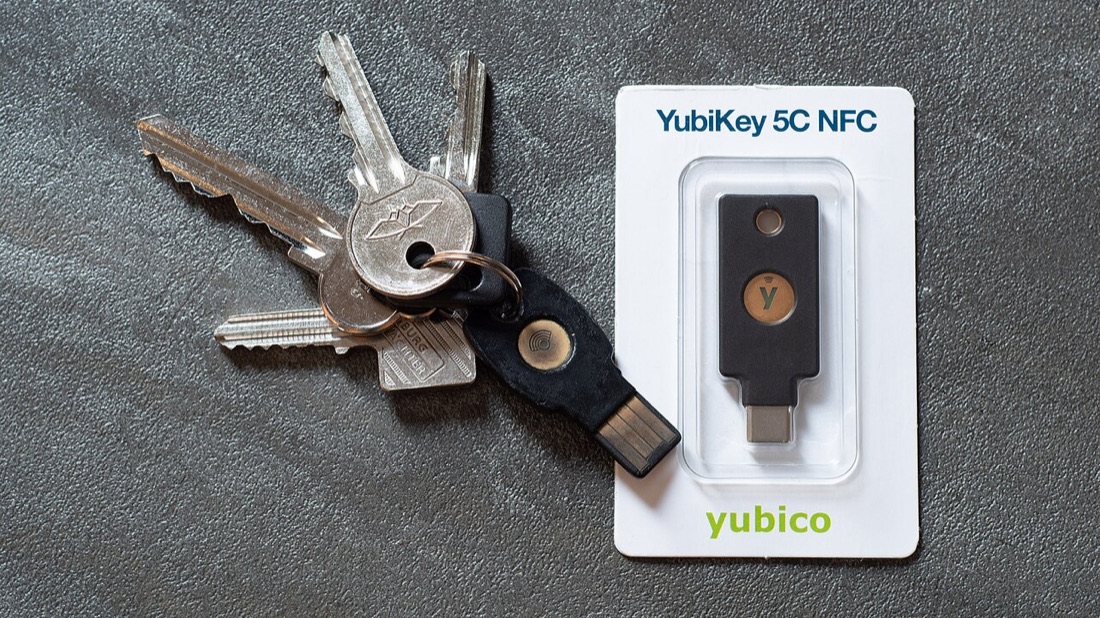 Een YubiKey-beveiligingssleutel